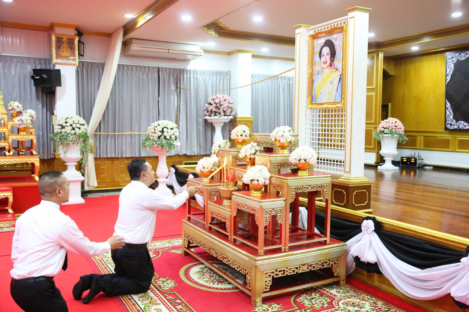 หน่วยงานราชการ ร่วมพิธีบำเพ็ญกุศล ในพิธีสวดพระอภิธรรมอุทิศถวายพระราชกุศลแด่ สมเด็จพระนางเจ้าสิริกิติ์ พระบรมราชินีนาถ พระราชชนนีพันปีหลวง