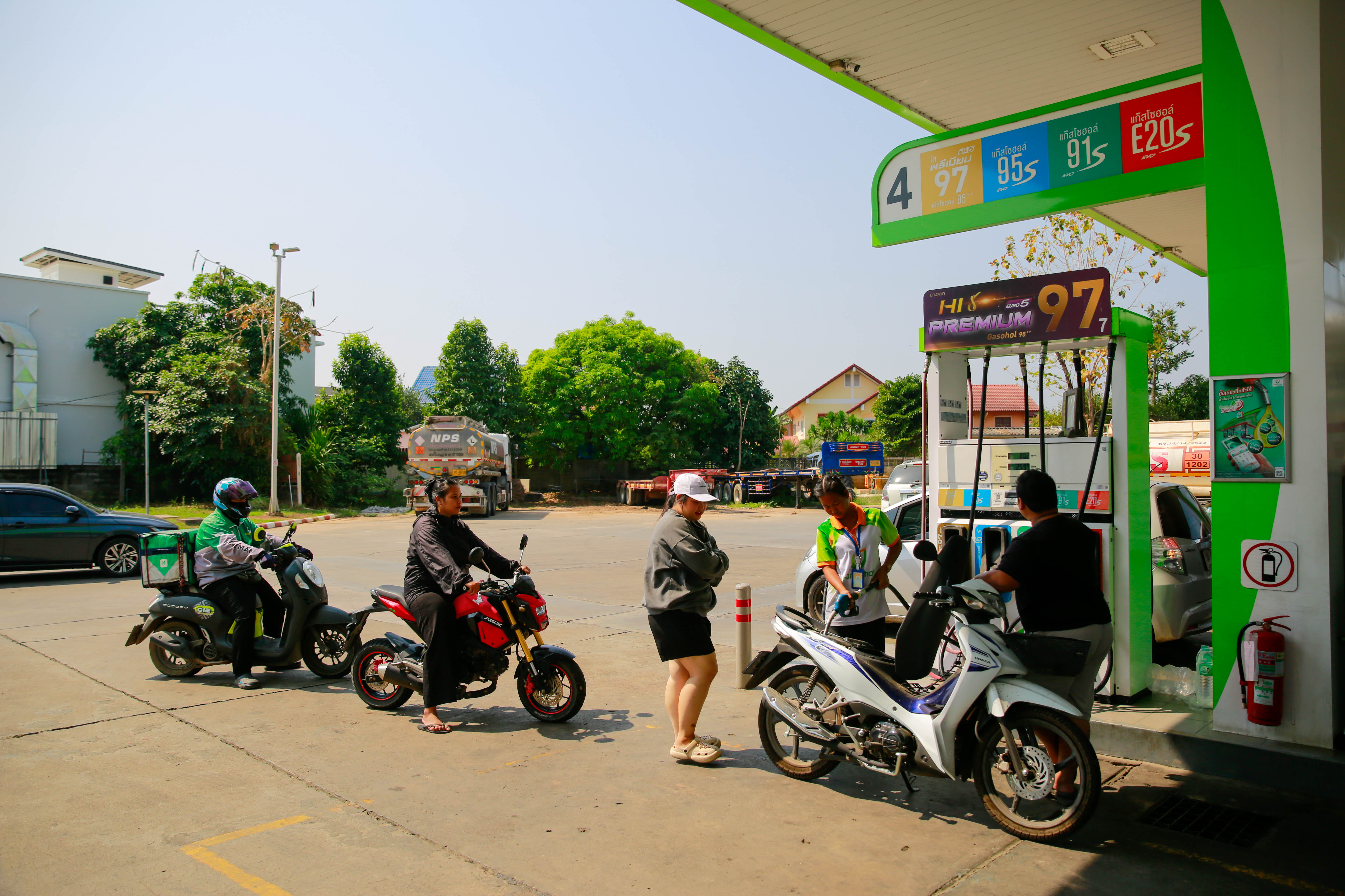 พาณิชย์พิจิตร จับมือ ชั่ง ตวง วัด ลงพื้นที่เข้มราคาน้ำมัน ด้านผู้ประกอบการฯ ยัน ปริมาณมีเพียงพอ 60 วันตามนโยบายนายกฯ ขอประชาชนไม่ตื่นตระหนก