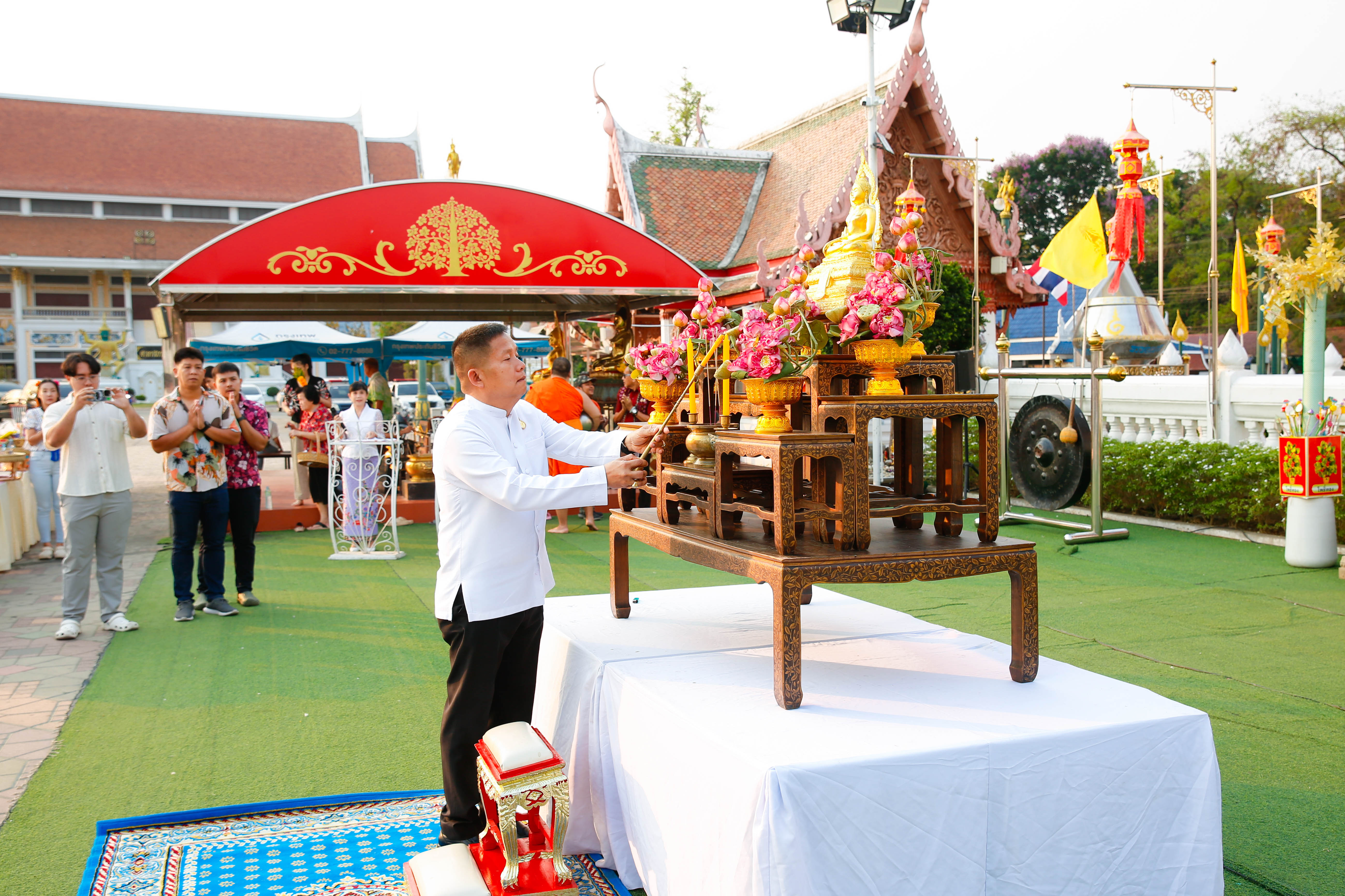 ชาวพิจิตร ร่วมทำบุญตักบาตรรับอรุณ เนื่องในวันสงกรานต์ประจำปี 2569 พร้อมอวยพรให้ชาวพิจิตรสุขกาย สมหวังดังปรารถนา