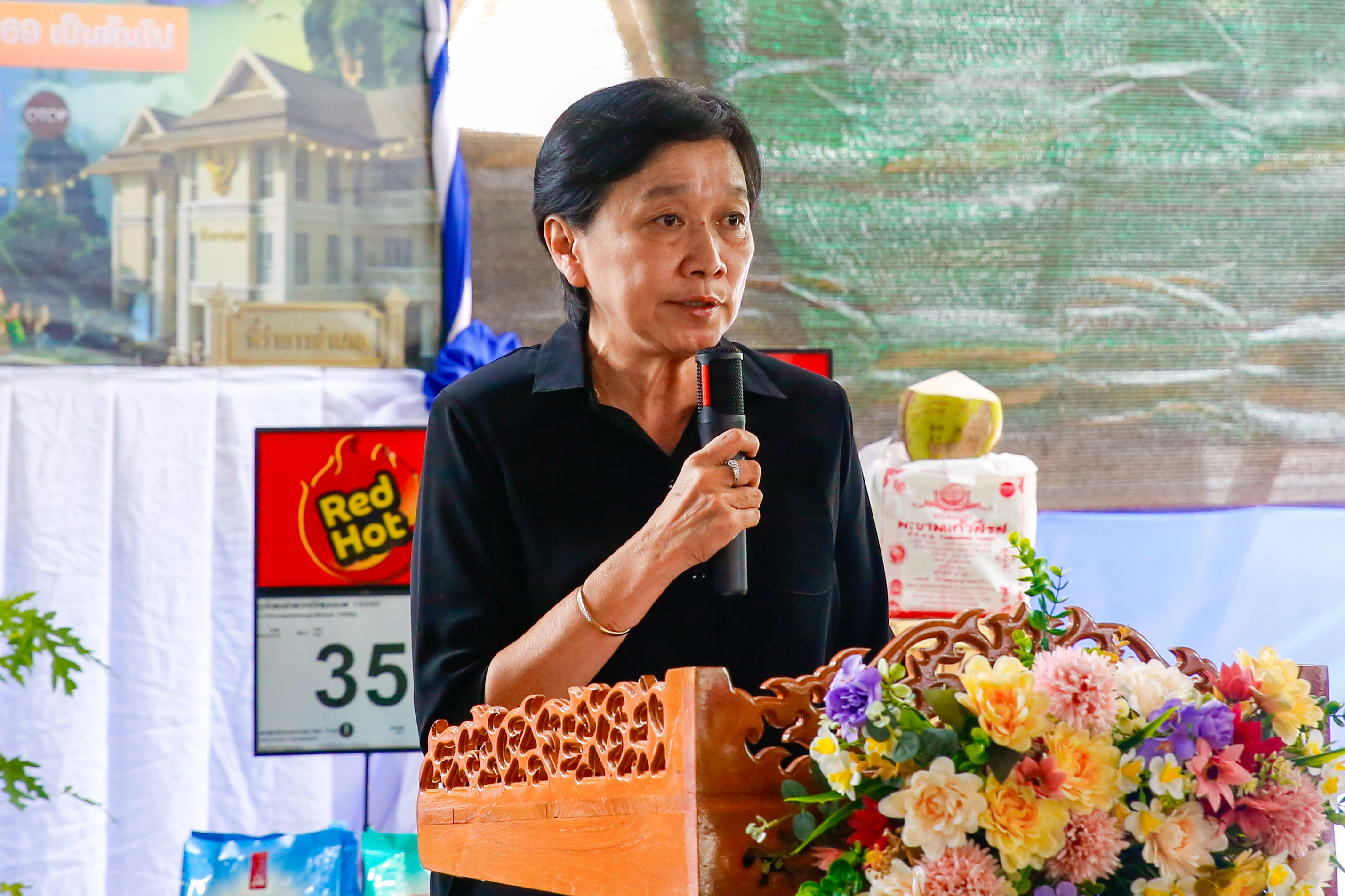 พิจิตรคึกคัก ผู้ว่าฯ ธนียา นำทัพ Kick-off &ldquo;ไทยช่วยไทย&rdquo; ขนสินค้าลดค่าครองชีพชาวเมืองชาละวัน