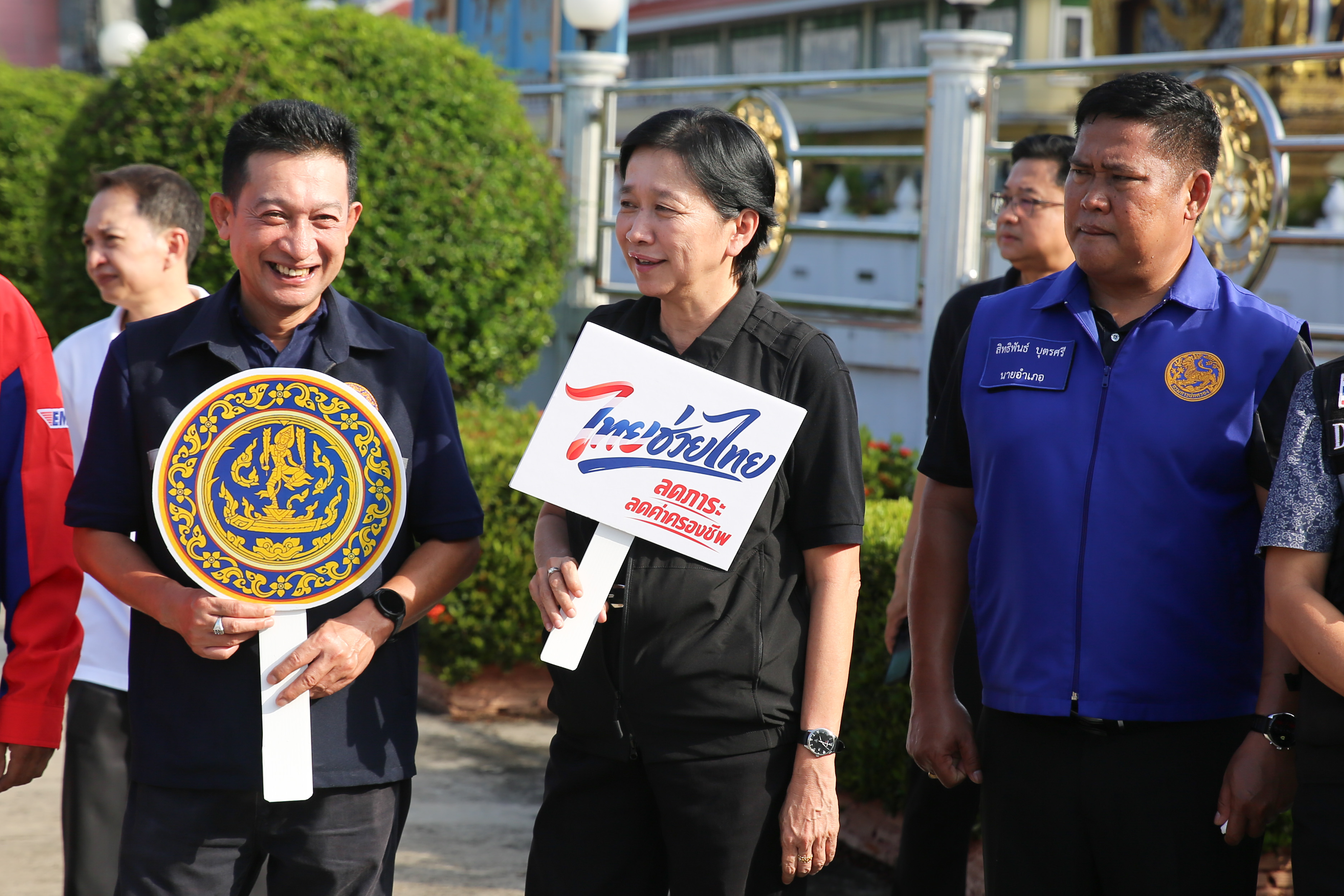 จ.พิจิตร ผู้ว่าธนียา นำส่วนราชการ Kick-off โครงการ &ldquo;ไทยช่วยไทย&rdquo; ขนทัพรถพุ่มพวงขายสินค้าราคาถูกลดภาระค่าครองชีพ