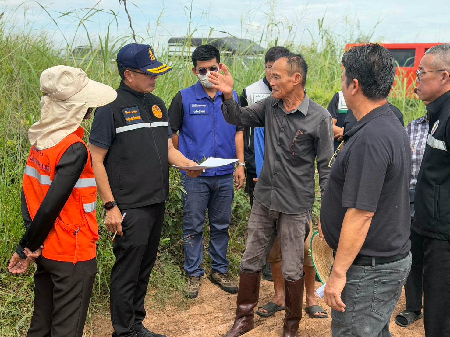 รองผู้ว่าฯ พิจิตร &ldquo;กิติพล เวชกุล&rdquo; ลงพื้นที่ตรวจสอบข้อเท็จจริง เรื่องร้องทุกข์ขอความช่วยเหลือปรับปรุงถนนสาธารณประโยชน์ ในพื้นที่อำเภอสากเหล็ก จังหวัดพิจิตร