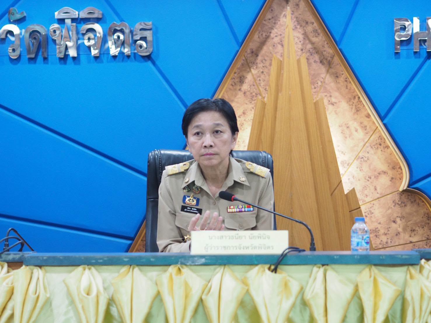 ผู้ว่าฯ พิจิตร ให้โอวาทแก่ผู้ผ่านการสรรหาให้ดำรงตำแหน่งสายงานผู้บริหารส่วนท้องถิ่นที่มารายงานตัว จำนวน 90 คน
