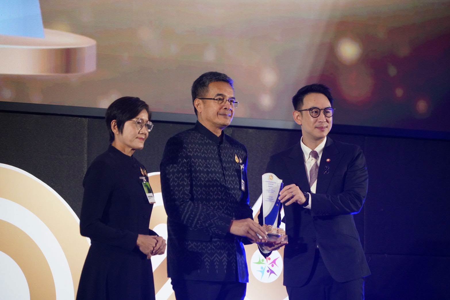 รองผู้ว่าฯ พิจิตร &ldquo;กิติพล เวชกุล&rdquo; เข้าร่วมรับมอบรางวัล &ldquo;จังหวัดที่ส่งเสริมให้ท้องถิ่นมีพัฒนาการเป็นเลิศ" ในพิธีมอบรางวัลท้องถิ่นที่มีศักยภาพสูง ประจำปี 2569 (Local Award 2026)