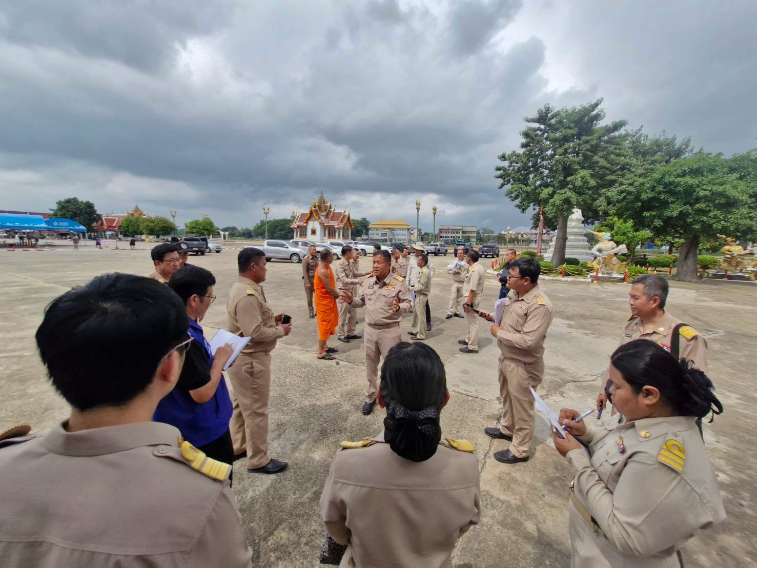 รองผู้ว่าฯ พิจิตร &ldquo;ธนิต ภูมิถาวร&rdquo; ลงพื้นที่เตรียมการจัดพิธีถวายดอกไม้จันทน์สำหรับประชาชนในจังหวัดพิจิตร งานพระราชพิธีถวายพระเพลิงพระบรมศพ สมเด็จพระนางเจ้าสิริกิติ์ พระบรมราชินีนาถ พระบรมราชชนนีพันปีหลวง