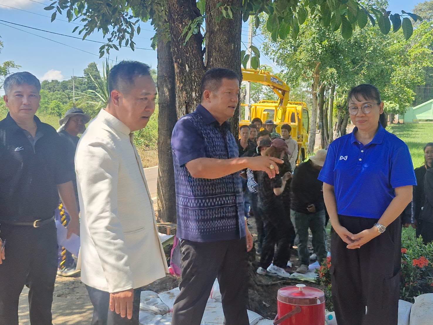 รองผู้ว่าฯ พิจิตร &ldquo;ธนิต ภูมิถาวร&rdquo; ลงพื้นที่ติดตามการดำเนินงานช่วยเหลือและฟื้นฟูผู้ประสบอุทกภัย ในพื้นที่โรงเรียนวัดวังหินเพลิง อ.ทับคล้อ จ.พิจิตร